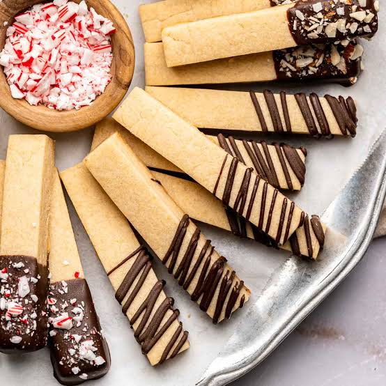 Chocolate Drizzle & Crushed Peppermint Topping